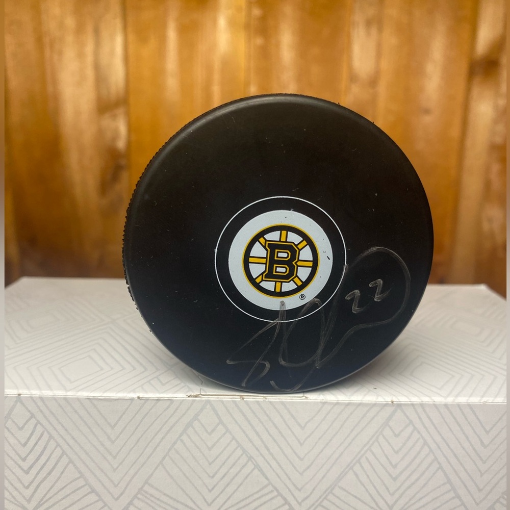 NHL HOCKEY BRUINS OFFICIAL PUCK🔥
FOR THE PRICE OF ONLY 29$!